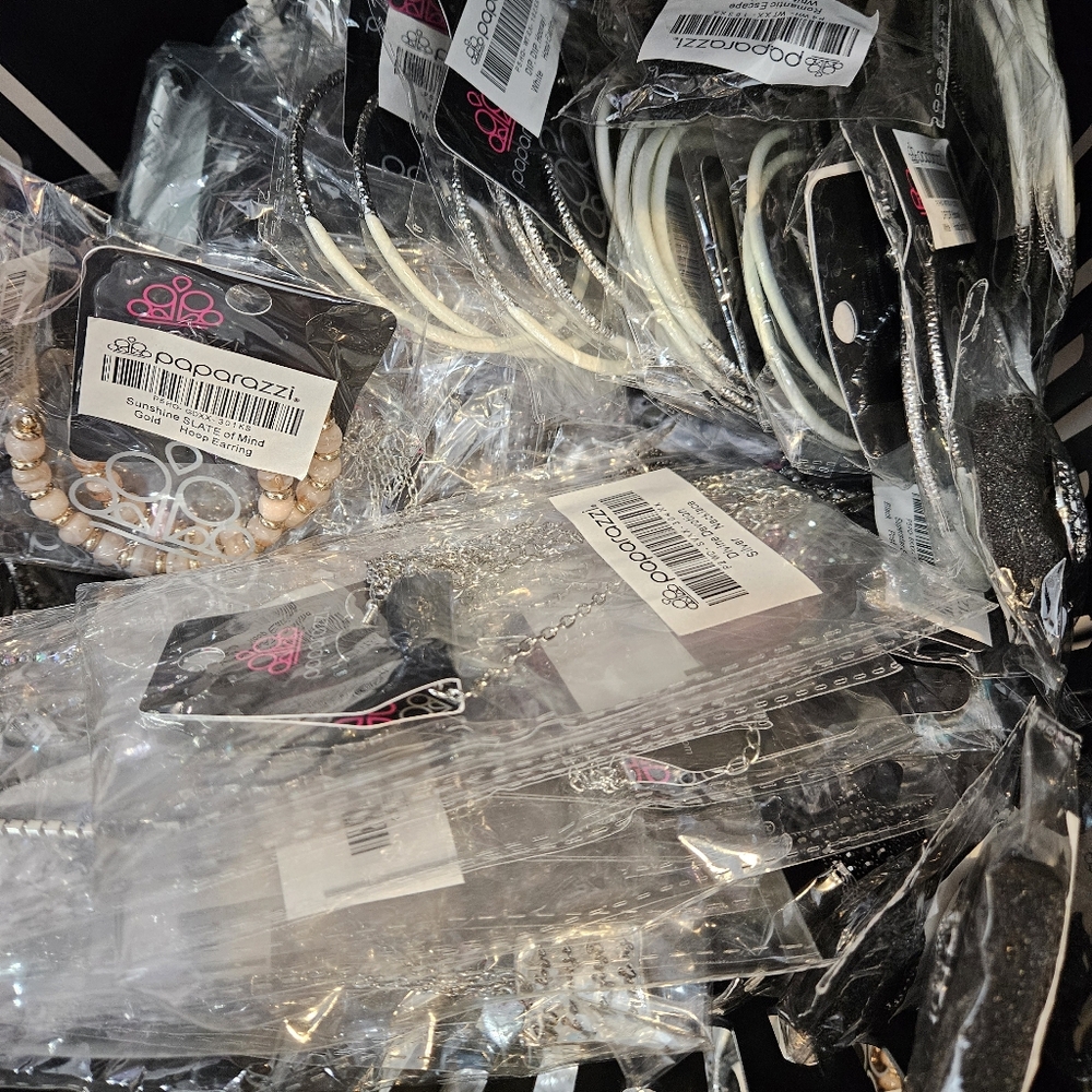 $40 Assorted Jewelry (20 pieces) Collection Brand New Beautiful Jewelry. - Picture 7 of 8